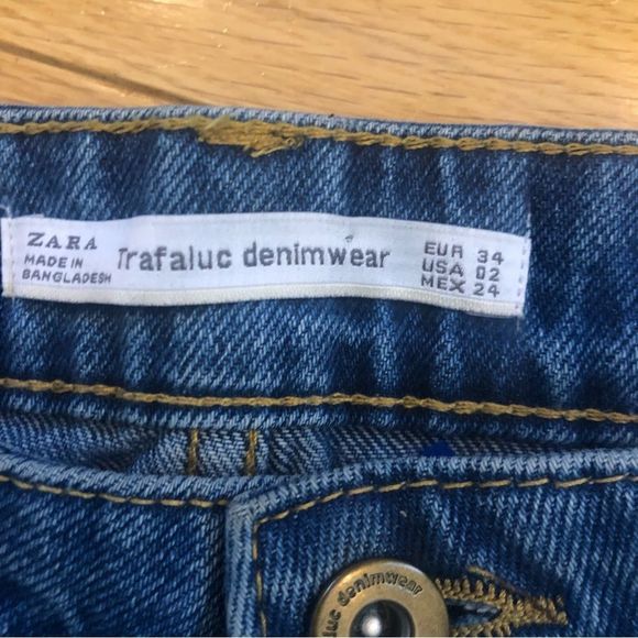 ZARA  Hi Rise Frayed Hem Cropped wide leg Jeans 2 - Picture 2 of 9